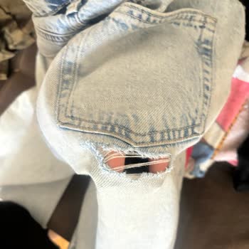 Mavi Jean'de Garanti Süresinde Üretim Hatalı Yırtılma Sorunu