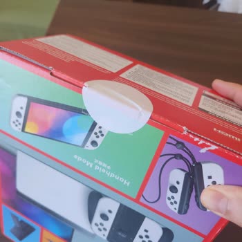 Я купил Nintendo Switch Oled — товар оказался не новым