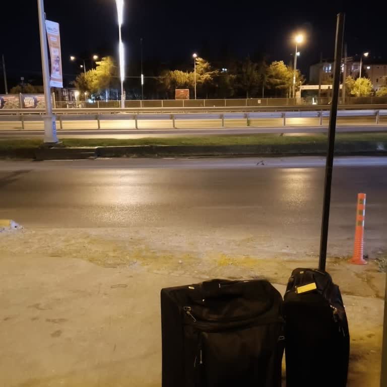 Gece Yarısı Otobüsten Issız Yerde İndirildim, Ulaşım Bulamadım