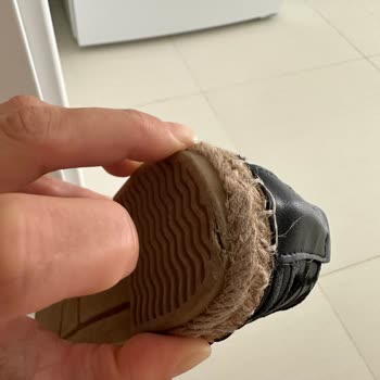 2 Haftada Tabanı Yarılan Ayakkabıya İade Reddi Mağduriyetim Giderilsin