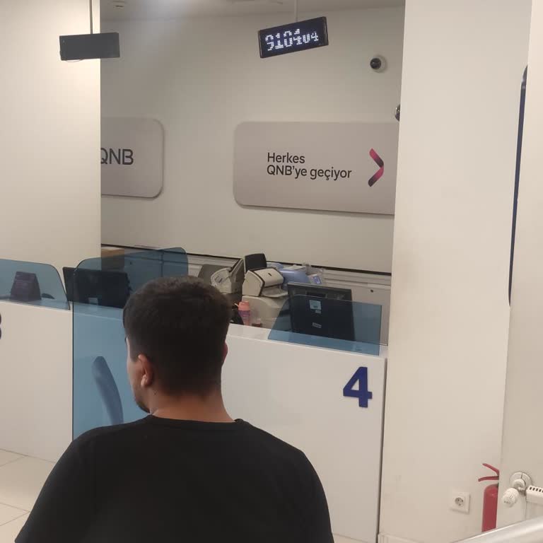 Van Merkez Şubesinde Uzun Kuyruk Ve Yetersiz Gişe Hizmeti Mağduriyeti