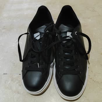 Lescon Kısa Sürede Deforme Olan Spor Ayakkabı İçin Değişim Veya Tamir Talebi