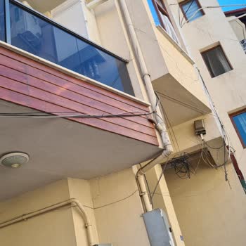 Türk Telekom Fiber Kabloları İzinsiz Ve Özensizce Evimin Cephesine Monte Edildi