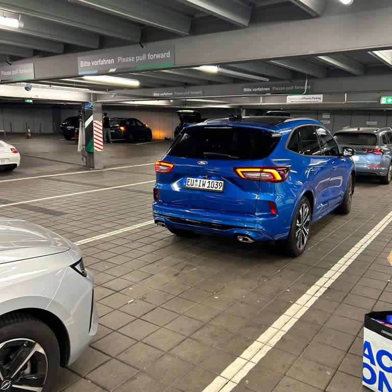 Booking аренда автомобиля: выдали другой авто и сняли лишние деньги