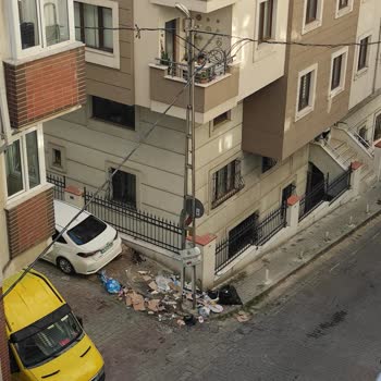 Kağıthane Ortabayır'da Çöpler Ve Kötü Koku Mahalleliyi Canından Bezdirdi
