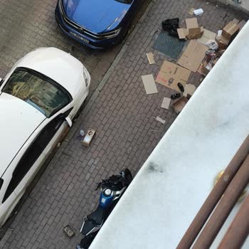 Kağıthane Ortabayır'da Çöpler Ve Kötü Koku Mahalleliyi Canından Bezdirdi