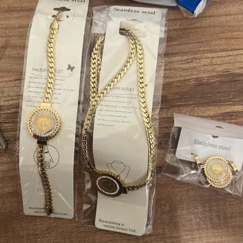 Siparişimde Söz Verilen Özel Takı Kutusu Gönderilmedi, Müşteri Hizmetlerinden Yanıt Alamıyorum