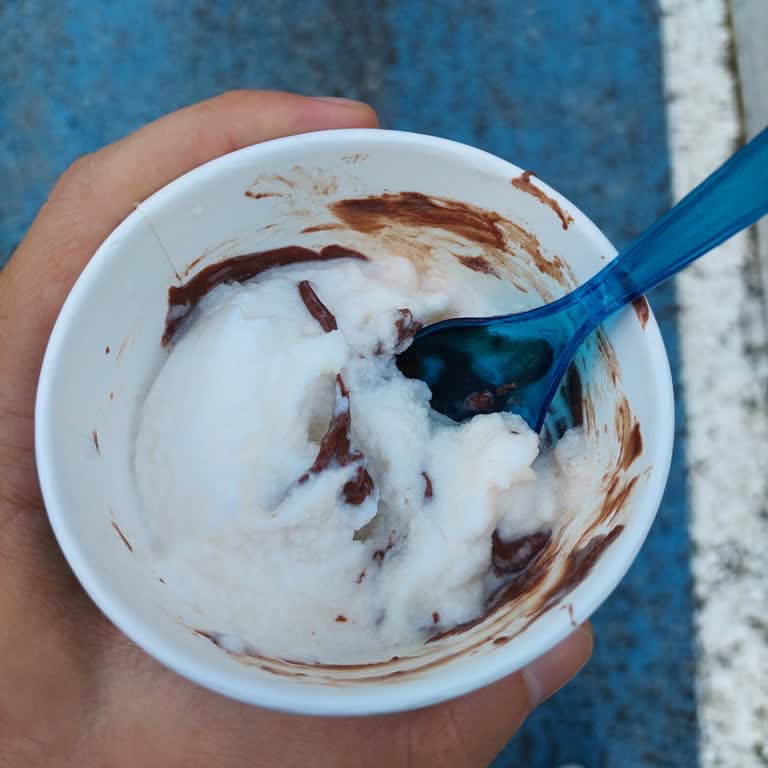 Lezzetsiz Dondurma Ve Kötü Hizmetle Hayal Kırıklığı