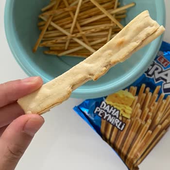 Krakerin İçinden Hamur Ve Çubuk Çıktı Firma Dönüş Yapmadı