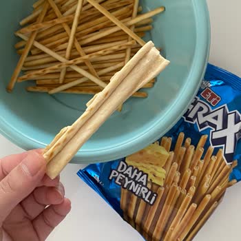 Krakerin İçinden Hamur Ve Çubuk Çıktı Firma Dönüş Yapmadı