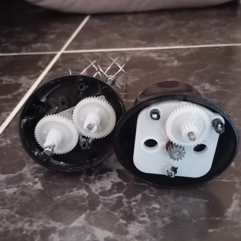 Aldığım Blender Setinin Çırpma Aparatı İlk Kullanımlarda Kırıldı, Değişim Talep Ediyorum