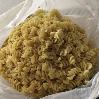 Pastavilla Bronz Makarna: Dağılan Formu Ve Kötü Deneyimiyle Hayal Kırıklığı