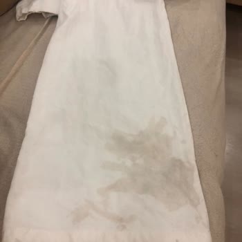 Bir Kez Giyilen Pantolonda Leke Ve Mağazada İlgisizlik