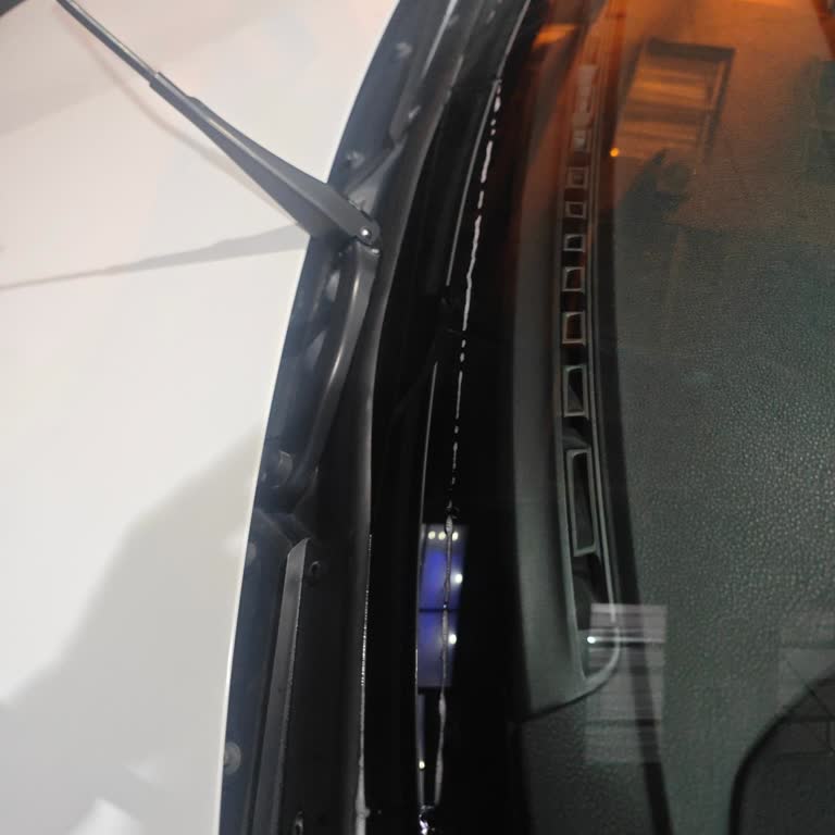 BMW F20 Ön Cam Fitilinde Güneş Kaynaklı Şekil Bozukluğu Yaşadım