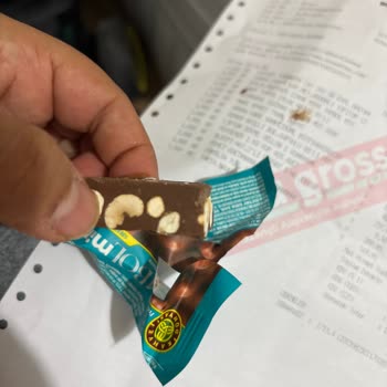 Bozuk Ve Küflü Çikolata Satışı Nedeniyle Sağlık Riski Ve Değişim Talebi