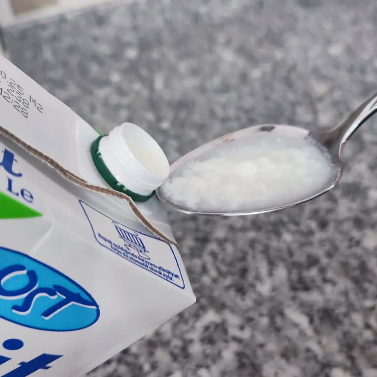 Son Kullanma Tarihi Geçmemiş Sütün Bozuk Çıkması Güvenimi Sarsıyor