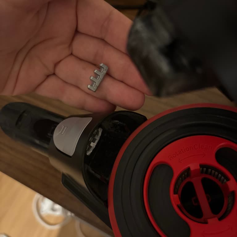 Kısa Sürede Kırılan Toz Haznesi Klipsi Hayal Kırıklığı Yarattı