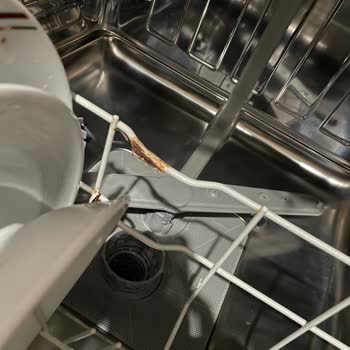 Arçelik 6230S Bulaşık Makinesinde Kronik Paslanma Sorunu Ve Çözüm Eksikliği