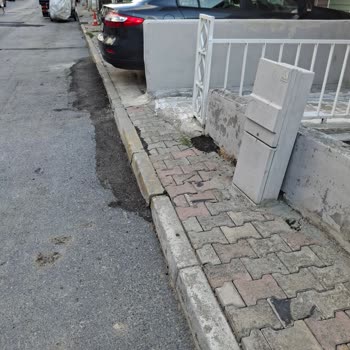 Superonline’ın Altyapı Çalışması Sonrası Kaldırım Ve Su Borusu Zararı Giderilmiyor