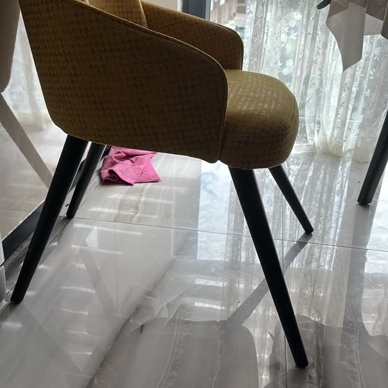 Aldığım Sandalyelerin Ayakları Defalarca Kırıldı Mağduriyetim Giderilmiyor