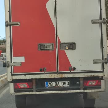 Aras Kargo Aracının Tehlikeli Sürüşüyle Kaza Atlatma Şoku