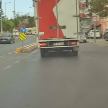 Aras Kargo Aracının Tehlikeli Sürüşüyle Kaza Atlatma Şoku