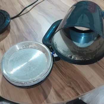 Çay Makinesi Alt Kısmı Aniden Çıktı Kaynar Su Ayağıma Döküldü