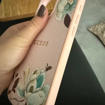 Satın Aldığım Guess İphone Kılıfı 1 Haftada Renk Attı Ve Sarardı