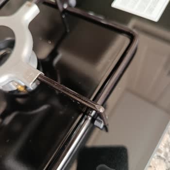 Bosch Ankastre Ocakta Kısa Sürede Oluşan İz Ve Kırıklar İçin Çözüm Bekliyorum