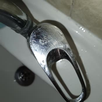 Kuğu Lavabo Armatürü Kısa Sürede Çürüyüp Dağıldı Başlık Koptu