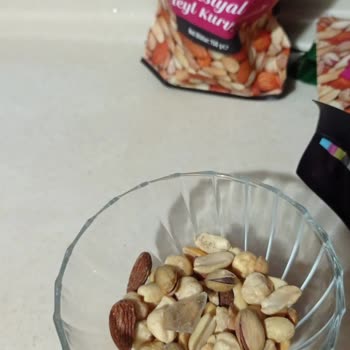 Kuruyemiş Paketinden Cam Parçası Çıktı, Sağlık Riski Oluştu