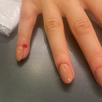 Hijyenik Olmayan Ve Kaba Jel Tırnak Uygulaması Sonrası Ücret İadesi Talebim