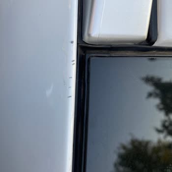 Sıfır Araçta Değişmiş Cam Ve Kusurlar: Mağduriyetimin Giderilmesini İstiyorum