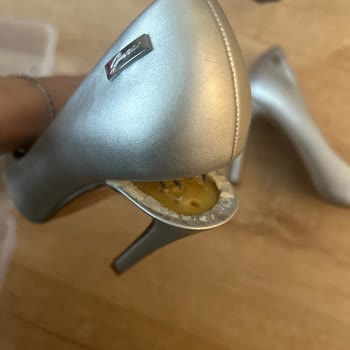 Az Kullanılan Guess Ayakkabının Topuğu Kırıldı, Garanti Desteği Sağlanmadı