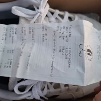 Kısa Sürede Açılan Adidas Ayakkabı İçin Değişim Talebi