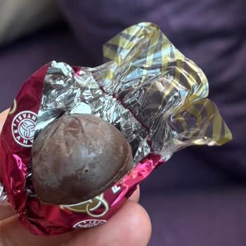 Taze Olmayan Çikolatalar Ve İlgisiz Mağaza Yaklaşımı