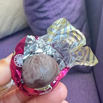 Taze Olmayan Çikolatalar Ve İlgisiz Mağaza Yaklaşımı