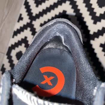 Yeni Alınan Converse Ayakkabının Topuk Kısmı Kısa Sürede Yırtıldı