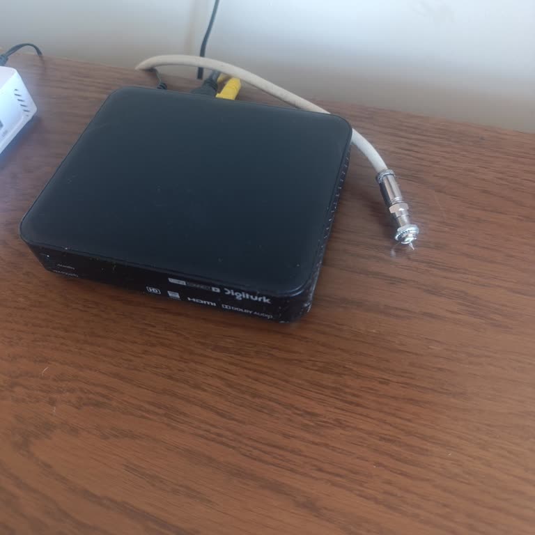 Televizyon Hizmeti Kesik Teknik Servis Bekleniyor Fatura Tahsil Edildi