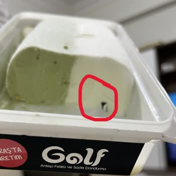 Dondurmanın İçinden Plastik Çıktı, Müşteri Hizmetleri Yanıtsız Kaldı