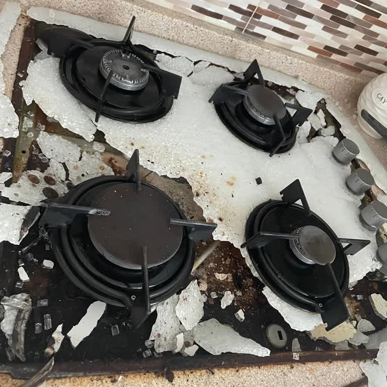 Arçelik Cam Ocak Patladı Ücretsiz Denilen Servisten Ücret Alındı