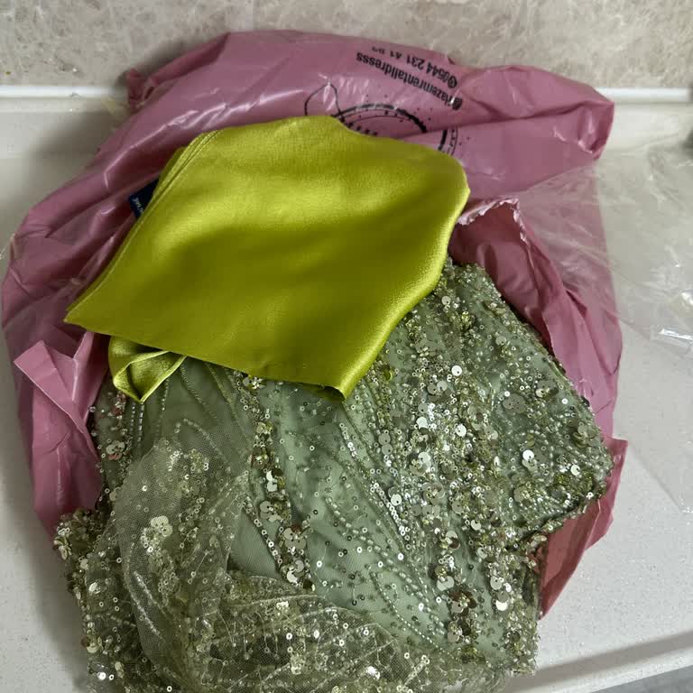 Kiraladığım Abiyeler Temizlenmeden Teslim Edildi, Hijyen Endişesi Yaşıyorum