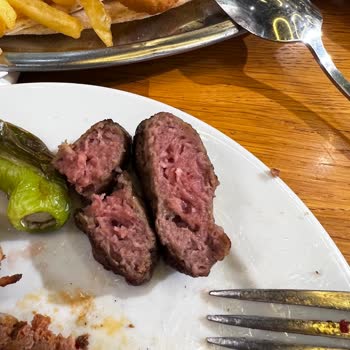 Belek The Land Of Legends Bursa Kebap Evi'nde Bozuk Ve Pişmemiş Yemek, İade Talebi