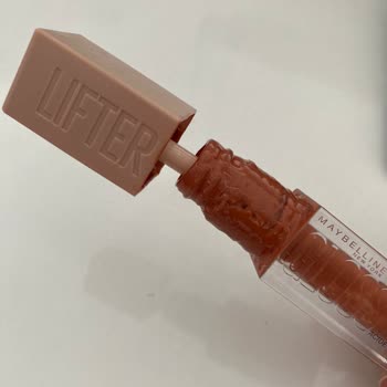 Maybelline Lifter Gloss Ruj Kapağı Kapalıyken Akıtıyor Ve Hızla Bitiyor