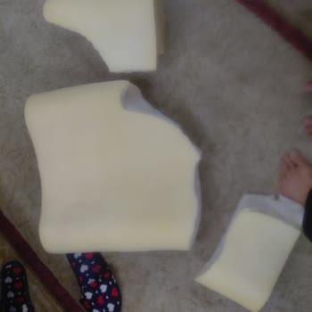 Yıkama Sonrası Parçalanan Yastık Ve Mağaza Çalışanının İlgisiz Tavrı Mağdur Etti