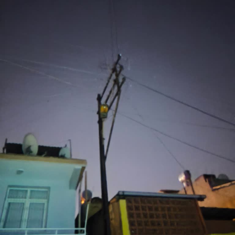 Sokak Lambası 1 Aydır Yanmıyor Ekipler İlgilenmiyor Güvenlik Endişesi Yaşıyoruz