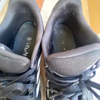 Dört Ayda Yırtılan Adidas Ayakkabı Ve FLO Mağazasının Garanti Reddi