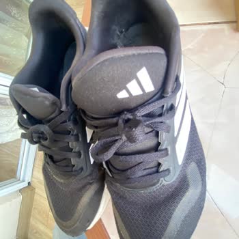 Dört Ayda Yırtılan Adidas Ayakkabı Ve FLO Mağazasının Garanti Reddi