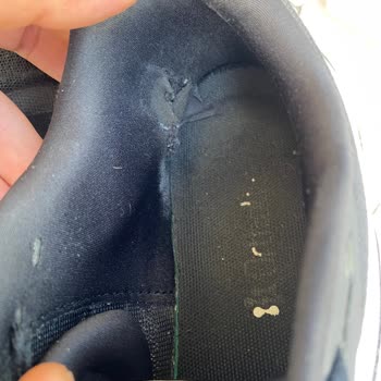 Dört Ayda Yırtılan Adidas Ayakkabı Ve FLO Mağazasının Garanti Reddi