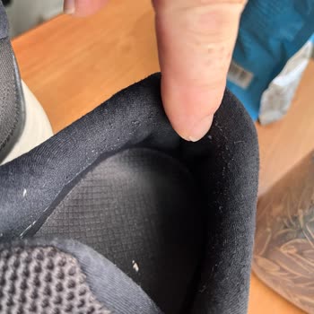 Skechers Ayakkabı Topuk Kısmı Ciddi Rahatsızlık Ve Mağaza Çözüm Sunmuyor